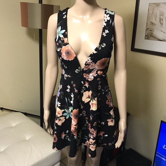 Forever 21 Dresses & Skirts - Forever 21 floral print mini dress
